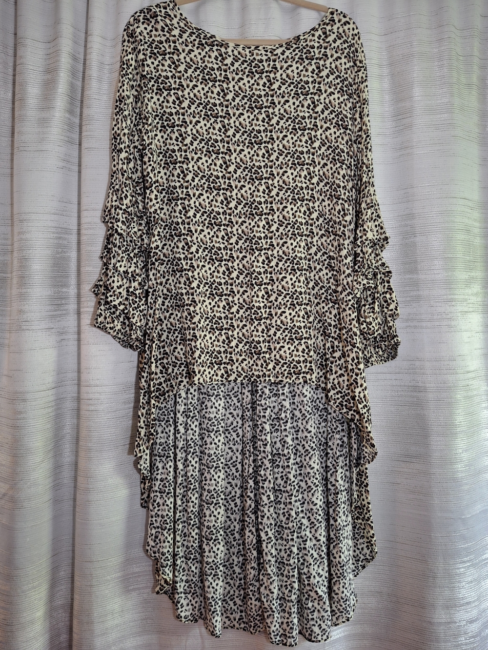 Truth + Style Leopard Print High Low Top in Cream, Brown & Black Large Petite